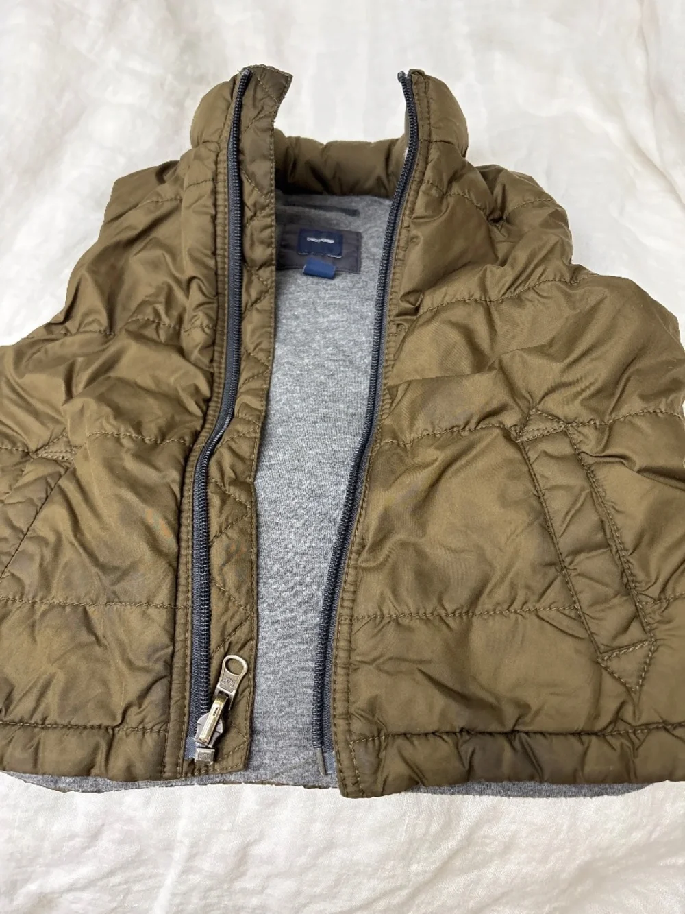 Gap kids Sleeveless puffer vest 4T